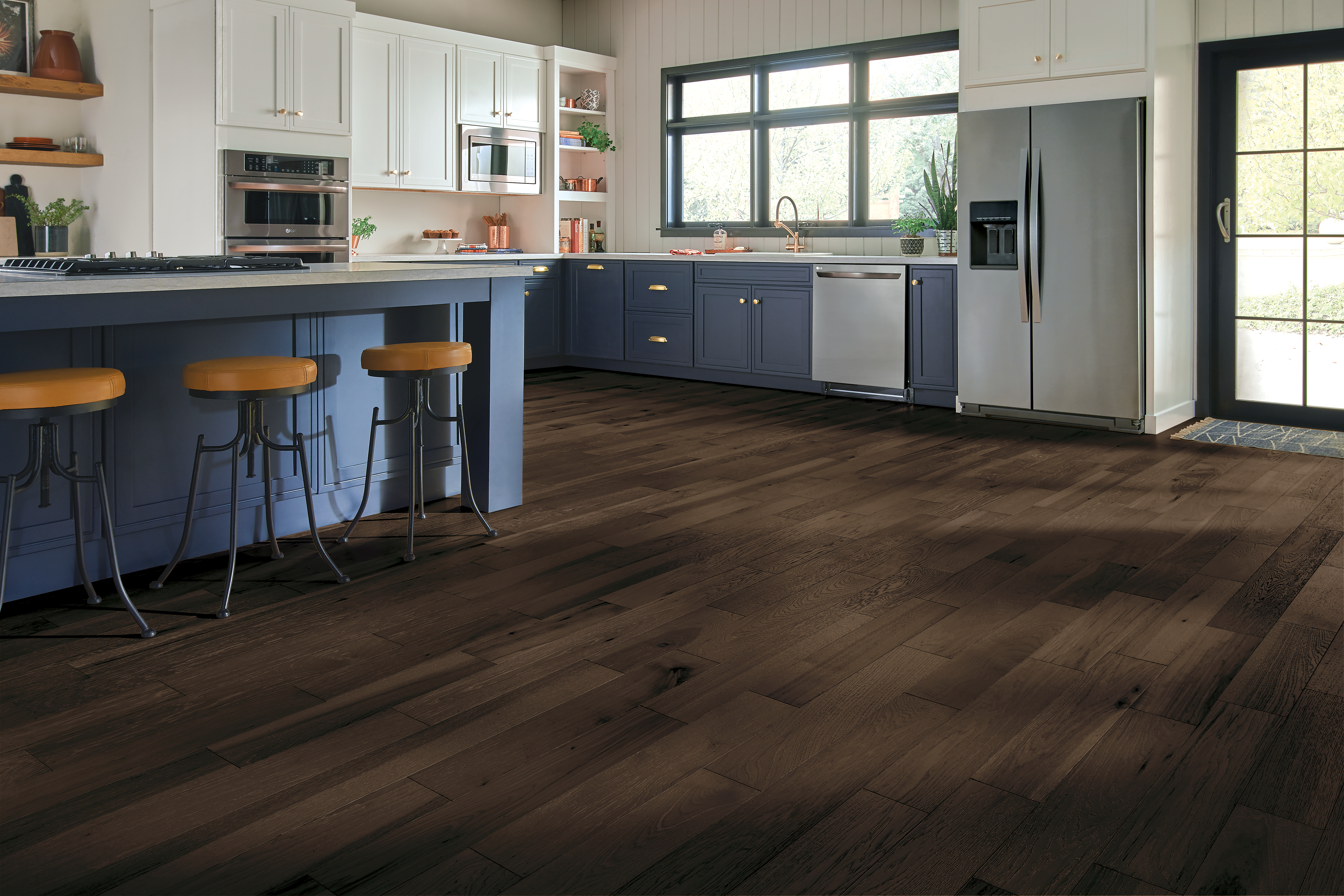 Bruce Hydropel BRUEHWR54L50W Black Brown 5" x 15.7 - 47.2" White Oak Engineered Hardwood (22.6 SF/Box)