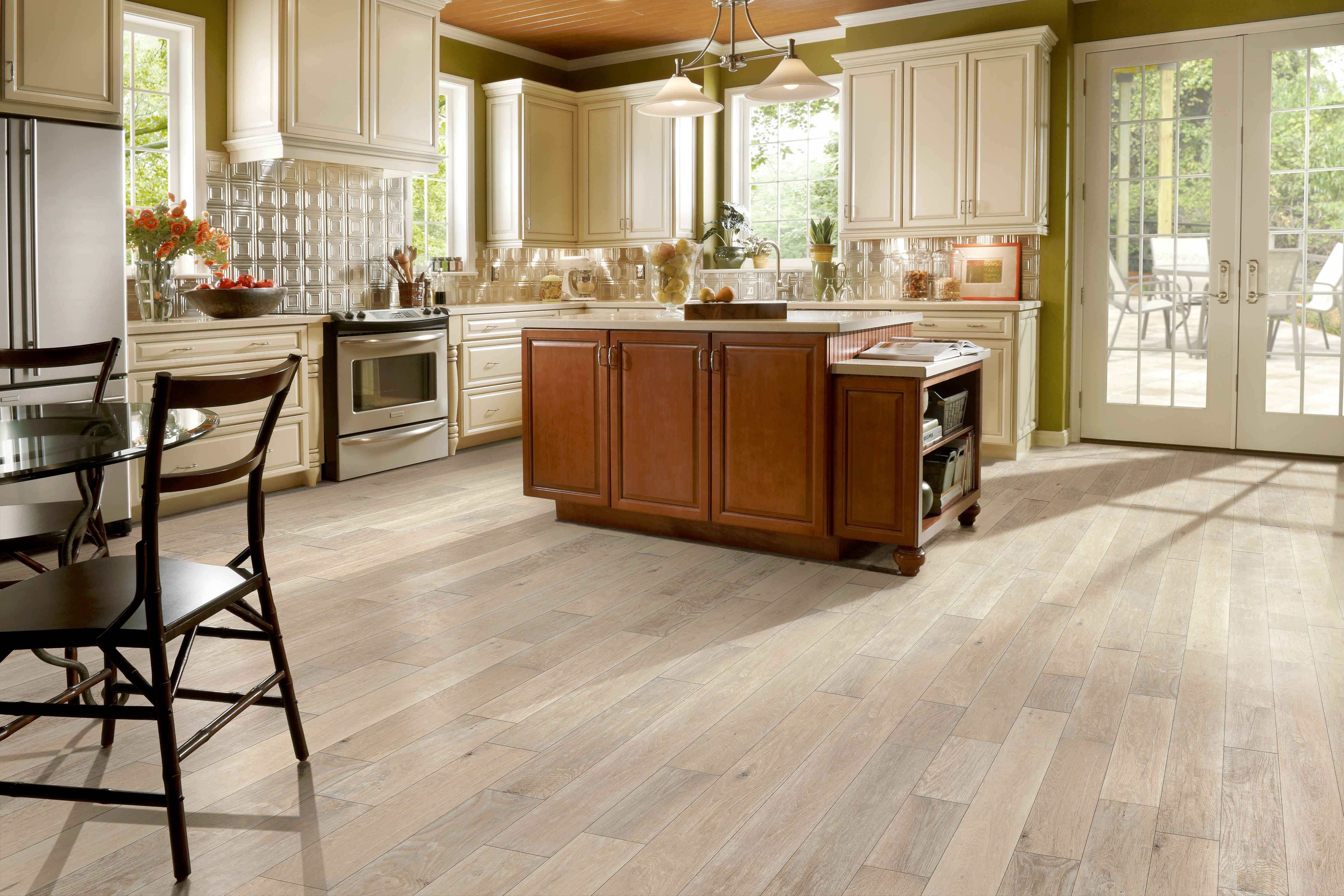 Bruce Solid Hardwood Flooring Oak Signature Scrape Snow Peak 5" SBKSS59L401H